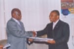 General Manager, Rivers State Newspaper Corporation, Mr Celestine Ogolo (right) in a warn handshake with the president, 2009/2010 Rotary Club of Port Harcourt, Rotn. Felix Ideriah, during a visit by the Rotary Club of Port Harcourt to the Corporation, yesterday. Photo: Egberi A. Sampson