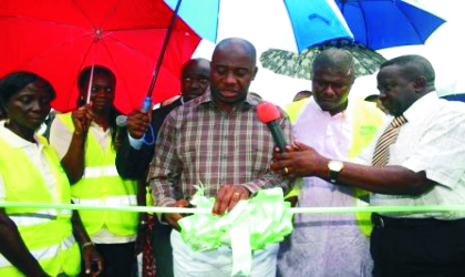 Rivers State Governor, Rt. Hon. Chibuike Rotimi Amaechi (3rd right) cutting the tape to commission cars procured by the Empowerment Support Initiative (ESI) for beneficiaries of its female taxi cab drivers’ scheme, yesterday.