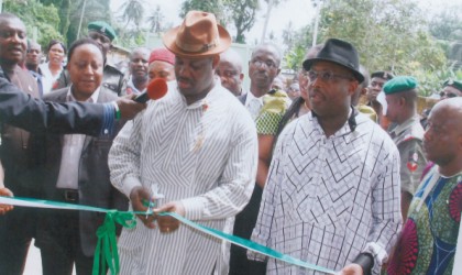 Rivers State Deputy Governor, Engr Tele Ikuru (middle) assisted by Commissioner for Health, Dr Sampson Parker (2nd right), Khana Local Government chairman, Hon George Feyii (2nd left), deputy speaker, Rivers State House of Assembly, Hon Dumenamene Deekor during the commissioning of Beeri Health Centre during the flagging off of the state Maternal Neonatal Tetanus Elimination (MNTE) progamme at Beeri, yesterday.   Photo: Chris Monyanaga