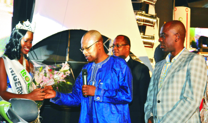 Dr. Mohamed Ibn Chambas (Centre) ECOWAS President, presenting the key of a brand new Toyota Corolla Car to the winner of Miss ECOWAS Peace Pegeant 2009, Miss Joy Obasi Ngozika, held on Saturday November 14, 2009 in Port Harcourt, while Rt. Hon. Chibuike Rotimi Amaechi, Rivers State Governor (right) watches.