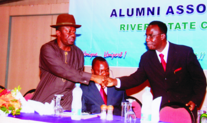 nov230901 Vice Chancellor of University of Port Harcourt, Prof. Don Baridam (right) welcoming the chairman of the occasion and Member of House of Representatives, Hon Ike Chinwo, during the 2009 Lecture/Dinner Award of University of Port Harcourt Alumni Association, Rivers Chapter, at Presidential Hotel, last Friday. Photo: Chris Monyanaga