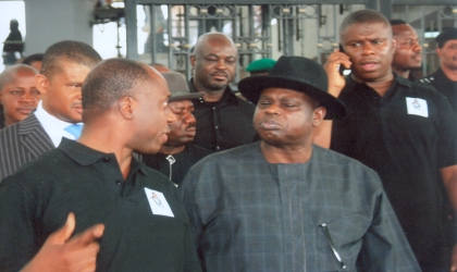 Rivers State Governor, Rt. Hon. Chibuike Amaechi (left) conferring with former Governor of Bayelsa State, Chief Diepreye Alamieyeseigha, during the mock session in honour of late Hon. Charles Nsiegbe at the Rivers State House of Assembly Complex. Photo: Chris Monyanaga.