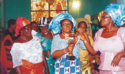 Wife of Publisher of Top Newspapers, Mrs Sarah Martyns-Yellowe, posing with the trophy won by her group during the Adult Harvest Thanksgiving Service at St. Andrew’s Anglican Church, Bakana, near Port Harcourt, recently. Photo:Egberi A. Sampson.