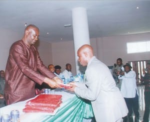 Secretary to Rivers State Government, Hon Magnus Abe (left) presenting the Best Information Officer of the Year Award to Mr Owupele Benibo, during the passing-out ceremony of ICT trained information officers of the Ministry of Information ,yesterday.                                                                                                    Photo: Chris Monyanaga