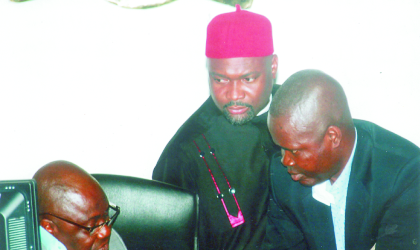 Speaker, Rivers State House of Assembly, Rt Hon Tyonye Harry (left) discussing with chairman, House Committee on Local Governments, Hon Ikuinyi Ibani (right) and House Leader, Hon Chidi Lloyd during the debate on non-payment of entitlements to former political office holders in LGAs of the state, on Monday.    Photo: Chris Monyanaga