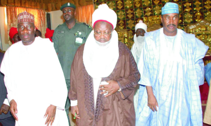 President Goodluck Jonathan (left), Emir of Katsina, Alhaji Abdulmuminu Kabir (middle) and the Governor of Katsina State, Alhaji Ibrahim Shema, during the condolence visit by President Goodluck Jonathan to Katsina, last Saturday.