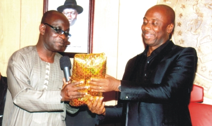 Rivers State Governor, Rt. Hon Chibuike Rotimi Amaechi (right) receiving a souvenir from the President, Nigerian Guild of Editors, Mr Gbenga Adefaye, during the gala night, at the just-concluded 6th All Nigerian Conference of Editors, held in Port Harcourt, last Friday. Photo: Chris Monyanaga