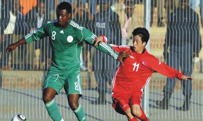 Nigeria’s Yakubu Aiyegbeni (8) getting past a North Korean opponent in last Sunday pre-world Cup friendly in S’Afrcia.