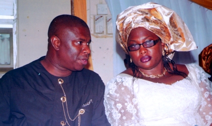 FRED28061001 Rivers State Commissioner of Works, Hon Dakuku Peterside (left) chatting with his counterpart, Mrs Manuela George-Izunwa of Women Affairs, during Bakana Community Development Association (BCDA) organised reception for five eminent indigenes of Bakana, at Bakana Civic Centre, last Saturday. Photo: Egberi Sampson