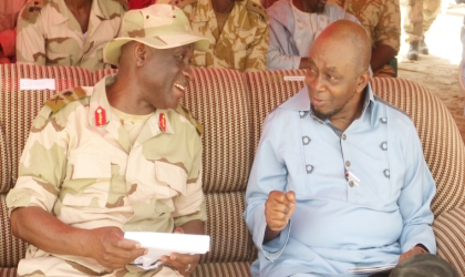 FRED28061002 Nigeria Defence Academy (NDA) Commandant, Maj-Gen. Mahmud Yerima (left) discussing with Senate Leader, Tunde Akogun at the NDA Desert Warfare Cadets Training in Yusufari, Yobe State, last Saturday.