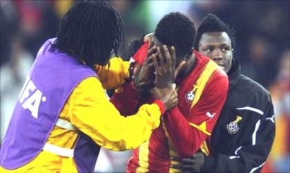 Ghana’s Gyan (middle) in tears after their penalty shoot out loss to Uruguay, yesterday