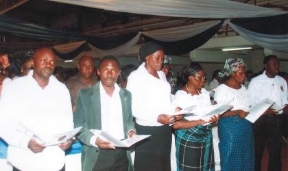 Cross section of the family of late Chief Anthony Egobueze, former Chairman,  Rivers State Civil  Service Commission, who was murdered at his residence last month, during the service of songs at Civic Centre, Port Harcourt, on Wednesday. Photo: Chris Monyanaga