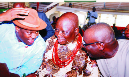 Rivers State Deputy Governor, Engr Tele Ikuru (left) chatting with former Deputy Speaker, Federal House of Representatives, Rt. Hon Chibudum Nwuche, (right), while Royal Father of the Day, Chief E. K. Clark, watches, during the inaugural ceremonies of Ijaw Youth Council (IYC) at the Diete-Spiff Civic Centre, Port Harcourt, yesterday. Photo: Obinna Prince Dele