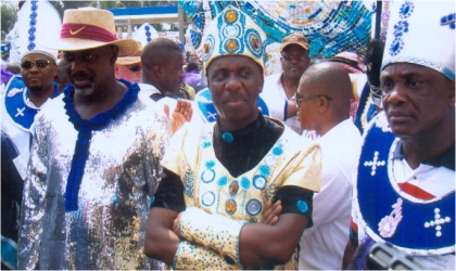 Rivers State Governor, Rt. Hon. Chibuike Rotimi Amaechi (middle) flanked by his Cross River State counterpart, Mr Liyel Imoke (left) and state Commissioner for Culture and Tourism, Mr Marcus Nle-Ejii (right), during the 2010 CARNIRIV street parade, last Saturday. Photo: Donatus Ken