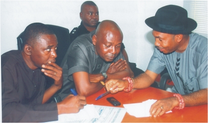 HRH King Samu Baridam,Gbenemene Bangha (right) with Chairman, Khana Local Government Council, Hon Gregory Nwindam (middle), and Deputy Speaker, Rivers State House of Assembly, Hon Leyii Kwane, during a stakeholders meeting  for peace in Sogho community, on Monday. Photo Chris Monyanaga