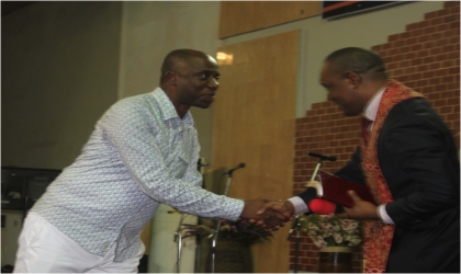 Rivers State Governor, Rt.Hon. Chibuike Rotimi Amaechi (left) in  a hand shake with Pastor George Izunwa, during a mid-year thanksgiving and ordination service at Gate Way International Church in Port Harcourt.
