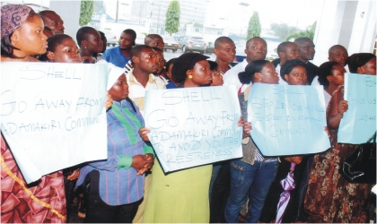 FRED22071102 Indigenes of Okomakiri in Okrika Local Government Area, demonstrating against Shell Petroleum Development Company, at the Rivers State House of Assembly, yesterday.