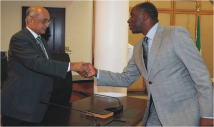 FRED17081101 Rivers State Governor, Rt. Hon. Chibuike Rotimi Amaechi in a handshake with Kalyam Banerjee, President of Rotary International, during a courtesy visit at Government House, Port Harcourt,yesterday.