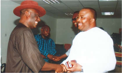 FRED19081102 Hon Godstime Horsfall, member, Rivers State House of Assembly (right) in a handshake with Chief Ipalibo Karibi-Botoye, former chairman, Nigerian Union of Journalists, during the presentation of a congratulatory letter from the Amanyanabo of Kalabari, King T.J.T Princewill to the lawmaker in his office in Port Harcourt, recently.