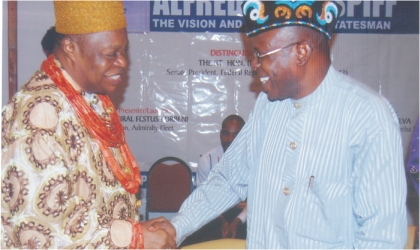 FRED19091102 Eze Dr Chukumela Nnam Obi II, Oba of Ogbaland (left) in a handshake with former Military Governor of Rivers State, Group Capt Sam Ewang (rtd) during the presentation of the biography of former Military Administrator of Old Rivers State, King Alfred Diete-Spiff’s in Port Harcourt, last Thursday. Photo Prince Dele Obinna