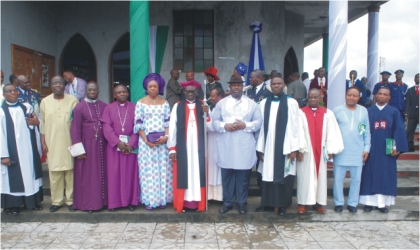 Rivers State Deputy Governor, Engr Tele Ikuru (5th right) in a group photograph with clergymen and other dignitaries after the thanksgiving service to mark Nigeria’s 51st  Independence Anniversary   in Port Harcourt, last Sunday.