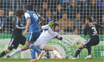 Genks’ Jelle Vossen (9) scoring the equalizing goal against Chelsea, yesterday.