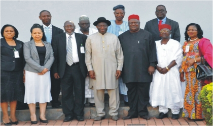 FRED30111102 President Goodluck Jonathan (middle) with members of Presidential Technical Committee on Land Reform shortly after inauguration in Abuja, yesterday