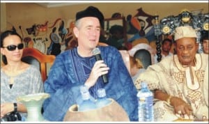 L-R: Wife of United States Consular-General, Mrs Annie Hawkins, US Consular- General in Nigeria, Mr Jeffrey Hawkins and the Alafin of Oyo, Oba Lamidi Adeyemi, during the visit of the United States Diplomatic Mission to Nigeria to the Palace of Alafin of Oyo, yesterday
