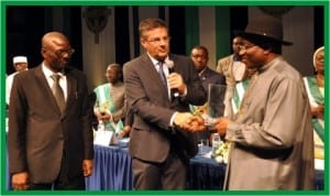 President Goodluck Jonathan (right), receiving the Yitzhak Rabin Centre for African Development Excellent Award from Mr Yuval Rabin, the first son of the former Israeli Prime Minister, Yitzhak Rabin in Jerusalem last Sunday. With them is the President, Yitzhak Rabin International School, Dr Blessing Ogini (left).