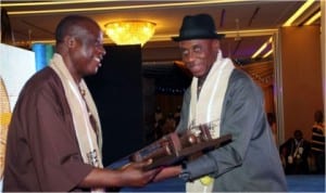 Rivers State Governor, Rt Hon Chibuike Rotimi Amaechi (right), presenting an Award to former Governor of Rivers State, Chief Rufus Ada-George, at the Centenary Dinner/Award Night in Government House, Port Harcourt, last Saturday.