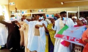 Some of the 37 members of the Adamawa State Executive Council declaring for All Progressives Congress (apc), at a ceremony in Government House in Yola last Wednesday. Photo: NAN