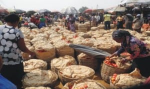 Christmas shoppers making their purchase at tomatoe and pepper market, Head-bridge, Onitsha, recently