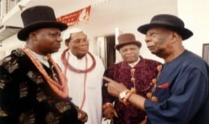 L-R: Paramount Ruler of Akpor Kingdom, Eze Anele Orlu Oriebe, Eze Ekpeye Logbo, Eze Robinson O. Robinson, Nye Nwe Eli Isiokpo, Eze Blessing Ahiazuonwo Wagor and Chairman, Rivers State Council of Traditional Rulers and Gbenemene Tua Tua, Tai Kingdom, King G.N.K. Giniwa, during a condolence visit to the family of Late Eze Frank Eke in Woji, yesterday. 