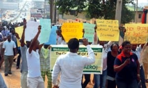 Members of  National Union of Electricity Employees in a peaceful protest over the non payment of severance entitlement in Ibadan last Monday. Photo: NAN