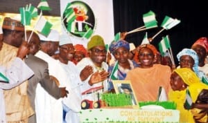 President Goodluck Jonathan (4th-left), Minister of Agriculture, Akinwunmi Adesina (middle) and other officials, cutting a cake at the launch of dry season farm support programme at the Presidential Villa in Abuja, last Monday. Photo: NAN.