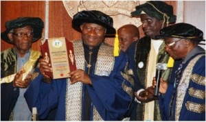 L-R: A member of Historical Society of Nigeria, Prof. Ebiegberi Alagoa, President Goodluck Jonathan, other members, Prof. Abdullahi Mahali and Prof. Obaro Ikime, after presentation of a plaque to the President, during their visit to the Presidential Villa, Abuja last Thursday