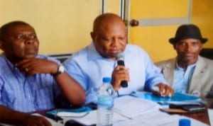 Consultant to the Rivers State Ministry of Information and Communications on NUJ Secretariat building project and Principal Partner, Peak consult, Dabaye Dagogo-Jack (middle), contractor for the new NUJ complex and Principal Partner, Elohim Consult, Architect Peter Ajiente (right) and Engr Francis Nemieboka of Peak Consult, at the special kick-off meeting for the groundbreaking ceremony of the new NUJ secretariat at the ministry, yesterday. Photo: Chris Monyanaga