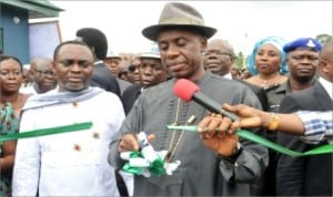 Governor Amaechi cut the tape to commission the ultra modern Eketta Igbodo Market in Etche Local Government Area, flanked by Hon. Barr Reginald Ukwuoma, Etche LGA Chairman.