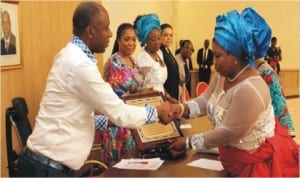 Co-ordinator of Local Government Female Elected Executives and State Legislators Forum’s in Rivers State and Chairperson, Ogu-Bolo Local Government Council, Dame Maureen Tamuno, presenting an award to Governor Chibuike Amaechi, during the Forum’s visit to Government House, Port Harcourt at the weekend.