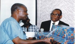 Permanent Secretary Establishment, Rivers State, Asoelu Gayamos representing Head of Service, Rivers State (right) presenting sourvenire to retired NUJ member, Mr Jemina Amachree (left) during the NUJ Tide chapel send-forth of its retired members/seminar on Life Before & After Retirement in the board room of Rivers State Newspaper Corporation, last Wednesday. Pix: Egberi .A. Sampson