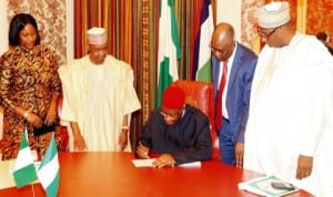  President Goodluck Jonathan (middle) signing the 2014 Pension Reform Bill into Law at the State House in Abuja, yesterday . With him are Vice-President Namadi Sambo (2nd left), Director-General, National Pension Commission, Ms Chinelo Anohu-Amazu (left), Minister of Justice, Mohammed Adoke (2nd right) and Pdp National Chairman, Alhaji Adamu Mu’azu. Photo: NAN