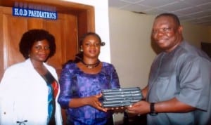 Special Adviser to the Rivers State Governor on ICT, Engr. Goodlife Nmekini (right), presenting  Ipad to Head of Department, Paediatrics, Braitwait Memorial Specialist Hospital, Port Harcourt, Dr. Ajibola Alabi (middle),  during Governor Chibuike Ameachi’s inspection of  installed ICT facility by the State ICT Department at the hospital recently. With them is Dr. Josephine Aiya.