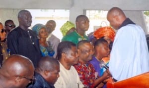 Rev. K. T. P. Odikibo (right) in a hand shake with Editor, Rivers State Newspaper Corporation, Mr Soye Jamabo (3rd right), during the thanksgiving of Mr Soye Jamabo at St. James’ Anglican Church, Ogoloma District, yesterday. Photo: Egberi. A. Sampson