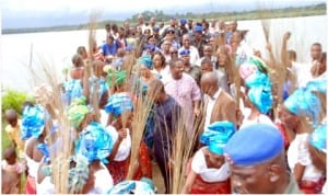 Rivers State Deputy Governor, Engr Tele Ikuru, sandwiched in the middle by APC supporters during a rally at Ikuru Town, in Andoni Local Government Area, at the weekend. 