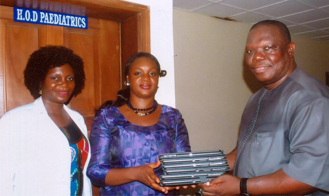 Special Adviser to the Rivers State Governor on ICT, Engr. Goodliffe Nmekini (right), presenting Ipads to the Head of Department, Paediatrics, BMSH, Dr. Ajibola Alabi (middle), during the inspection of ICT facilities at the hospital recently. With them is Dr. Josephine Aiyafo. Photo: Egberi A. Sampson