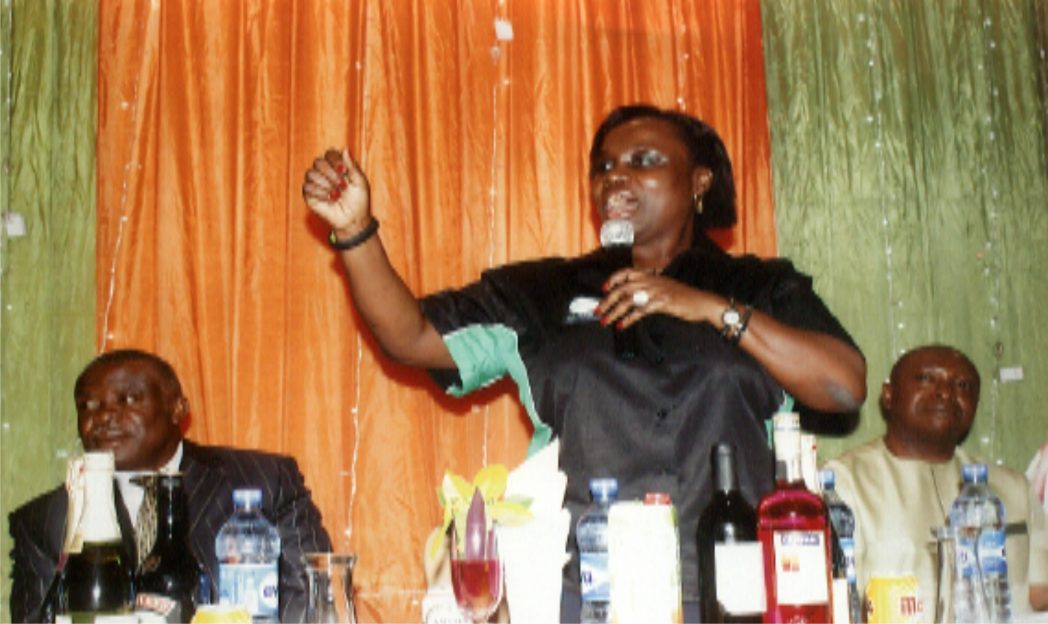Executive Chairman, Rivers State Internal Revenue Service, Onene Osila Obele-Oshoko (middle), delivering an address, during the media dinner organised by RIRS in Port Harcourt recently. With her are board member, Sir Nelson Wali (left) and another board member, Mr. Christian Ogbowu. Photo: Egberi A. Sampson