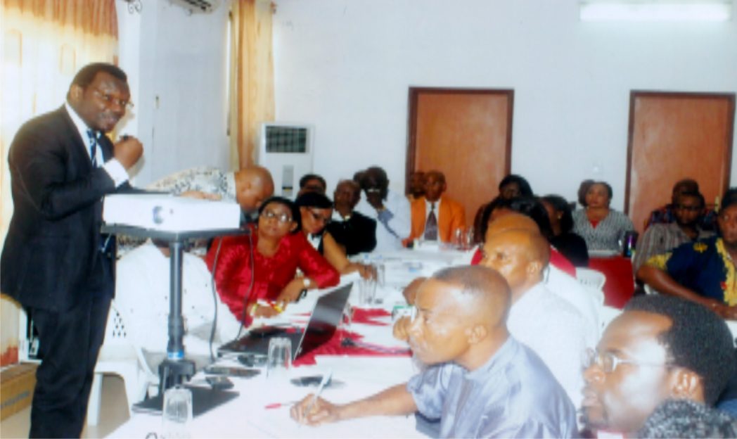 Consultant on ICT, Ladapo Olakunle (left) addressing broadcast journalists during a one-day workshop organised by the Rivers State Broadcasting Corporation at Meridian Hotel Rumuobiakani, Port Harcourt. Photo: Egberi .A. Sampson