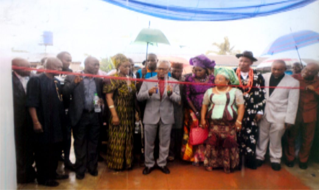 Assstant Regional Eck Spiritual Aide, Nigeria, Odololiyi Lolomari (middle) flanked by Director, Business Development, RSNC, Vincent Ochonma and others cut the tape to commission Chanhassen lodge, a two-star hotel in Port Harcourt, recently