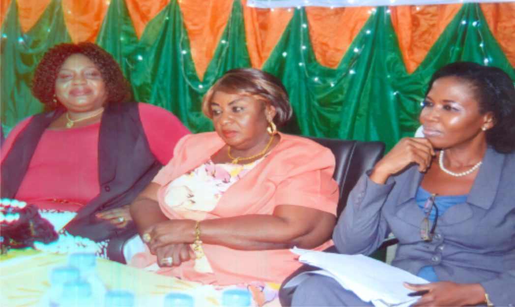 Guest lecturer at the 5th triennial delegete conference of NAWOJ, Rivers State, Barr Mrs Victorial Opara, (right), former NAWOJ Chairman, Rivers State, Mrs Uche Atuzie, (middle), Director, Publcations, RSNC, Mrs Juliet Njiowhor, (left) at the Ministry of Women Affairs, Port Harcourt, recently. Photo: Chris Monyanaga