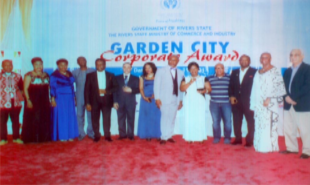 Commissioner for Commerce and Industry, Rivers State, Hon. Chuma C.Chinye (6th right) Executive Vice Chairman, Moni Pulo, Mrs Seinye Lulu Briggs (5th right) Permanent Secretary of Commerce and Industry, Ms Kadilo Brown (3rd left), President, PHCCIMA, Engr. Emeka Unachukwu (5th left) Executive Director, MCC Nig. Ltd, Mr Nelson Jaja and others dignitaries in the Garden City Corporate award organised by Ministry of Commerce and Industry, Rivers State in Port Harcourt. Photo: Egberi A. Sampson